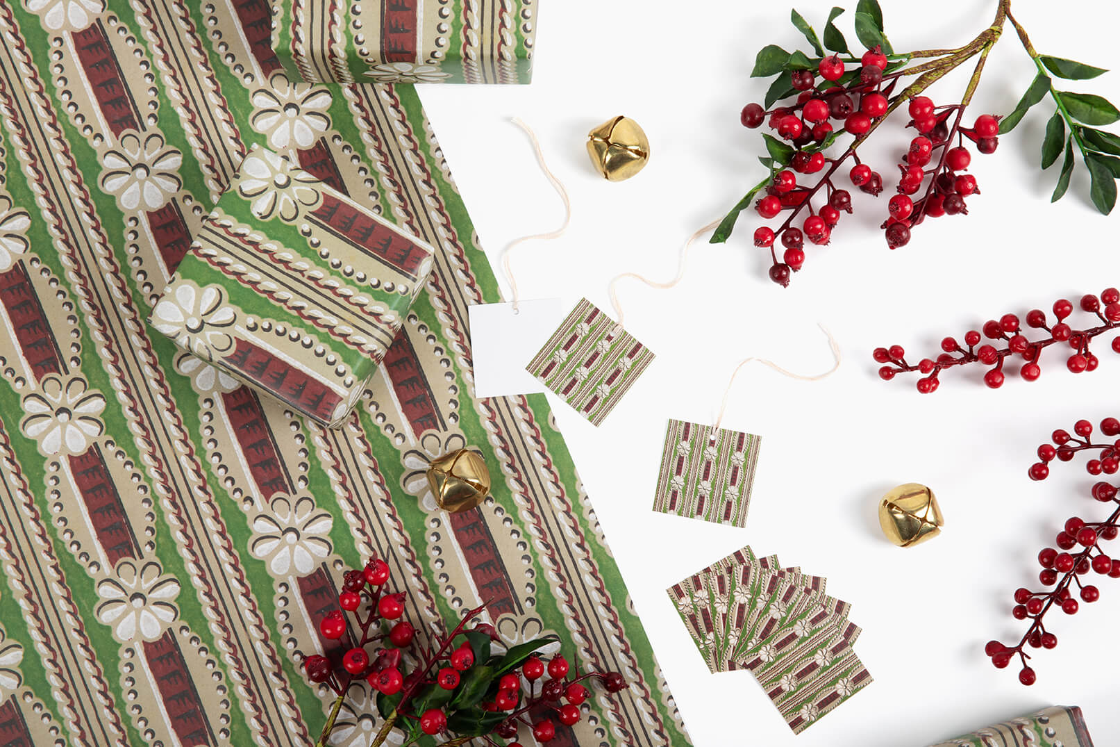 Christmas gift wrapping paper
Wrapping sheet
Antique Christmas wrapping paper
Vintage gift paper shop online